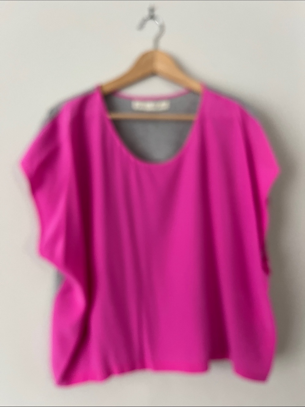 Graham and Spencer Silk Bright Pink Scoop Neck Blouse Tshirt S